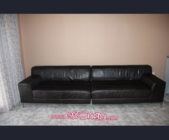 Se vende estupendo sofá de piel autentica.