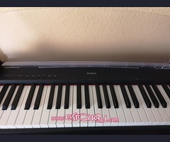 piano digital Yamaha 88 teclas contrapesadas + Soporte piano y banqueta